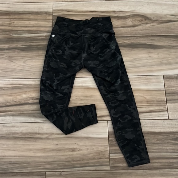 Fabletics camouflage Powerhold leggings - Picture 4 of 6